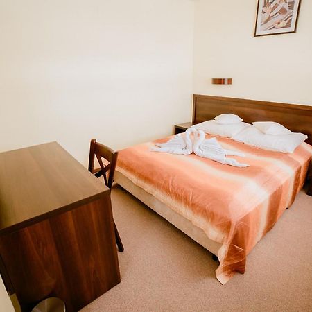 Niemodlin Hotel Domino מראה חיצוני תמונה