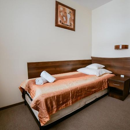 Niemodlin Hotel Domino מראה חיצוני תמונה