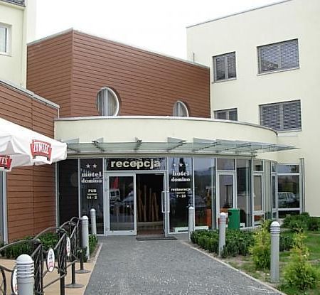 Niemodlin Hotel Domino מראה חיצוני תמונה
