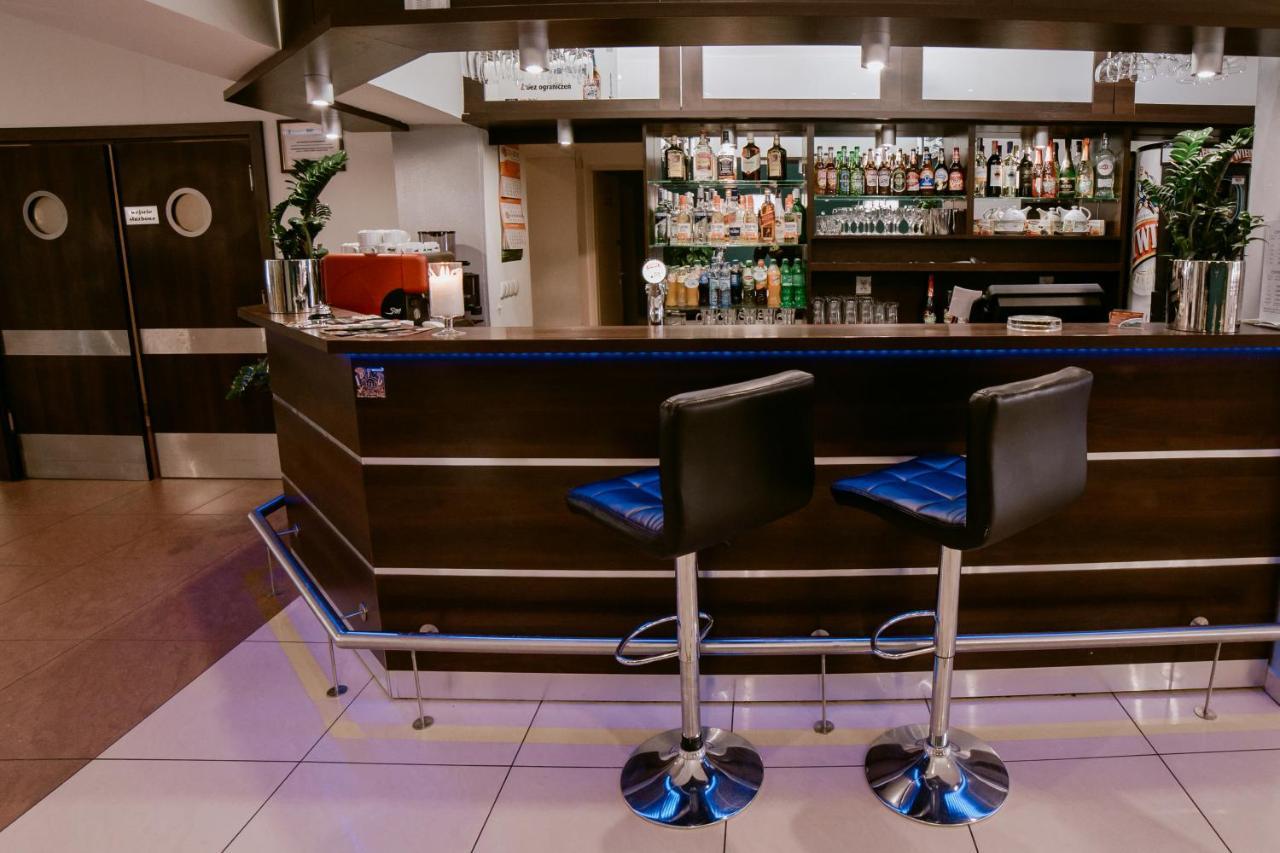 Niemodlin Hotel Domino מראה חיצוני תמונה