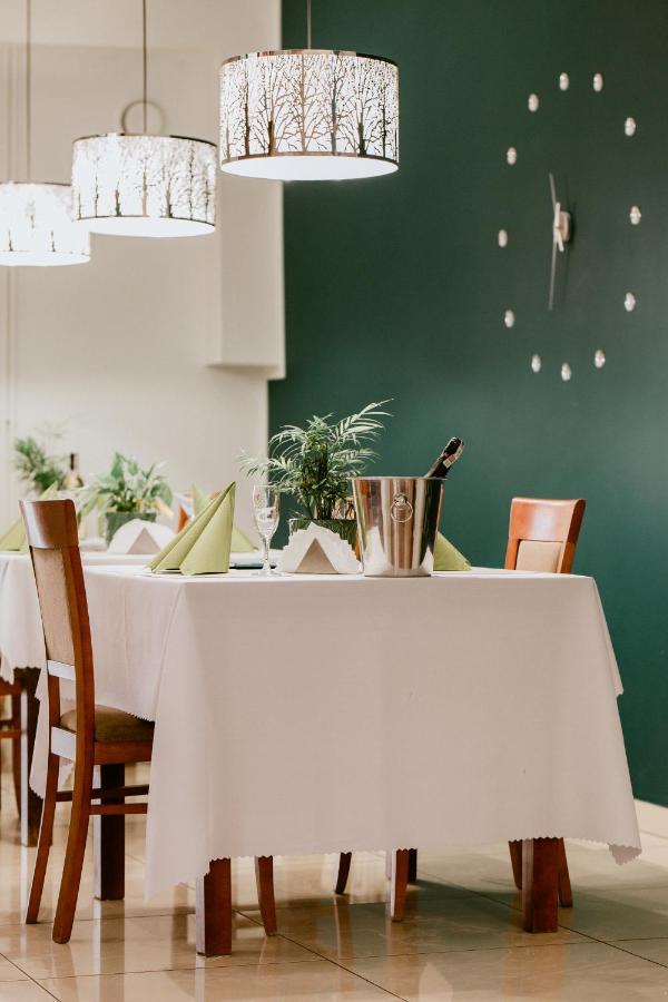 Niemodlin Hotel Domino מראה חיצוני תמונה