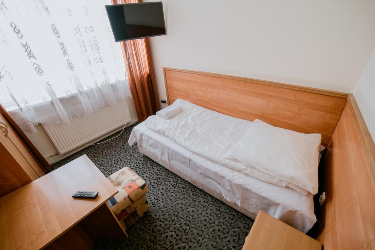 Niemodlin Hotel Domino מראה חיצוני תמונה