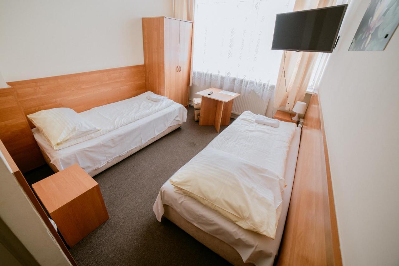 Niemodlin Hotel Domino מראה חיצוני תמונה