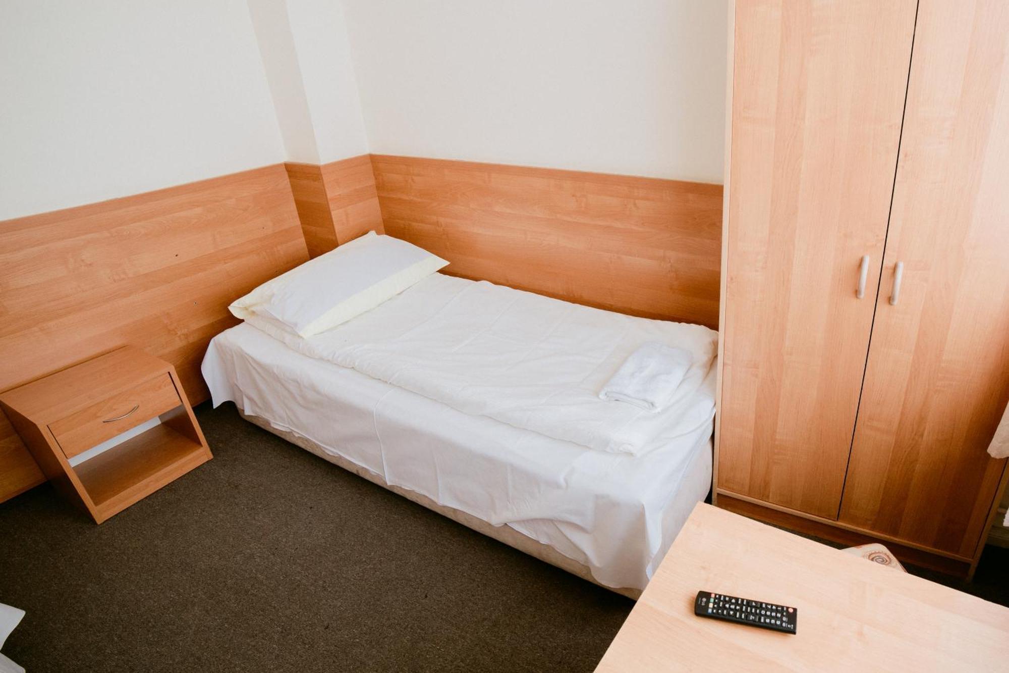 Niemodlin Hotel Domino מראה חיצוני תמונה